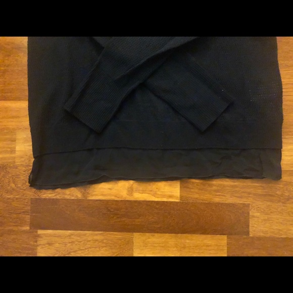 vince lightweight v-neck sweater in navy, size S - Picture 3 of 3